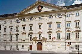 Дія відбувається в 1900 році в станіславові (зараз івано. Shkola Pansion Stiftung Theresianische Akademie Viden Avstriya Albion Education
