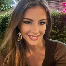 Kara Richards's Instagram, Twitter & Facebook