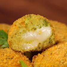 Crocchette Di Broccoli E Patate Con Provola Broccoli Con Crocchette Huevodedesayuno Patate Provola En 2020 Comida Comida Vegetariana Recetas Comida Vegetariana
