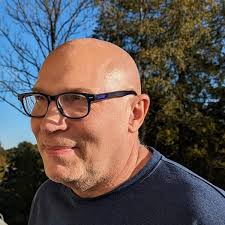 The twin-faces woman : just some coincidences