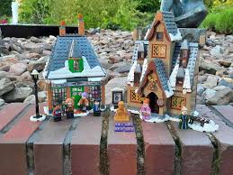 Wizards unite solltest du weise treffen. Lego Harry Potter 76388 Besuch In Hogsmeade Im Review Zusammengebaut