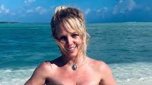 Nackt-Historie: Britney Spears zieht im Netz total blank - YouTube