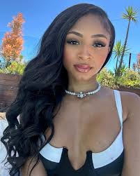 Yes, I wear heels to the pool 😗