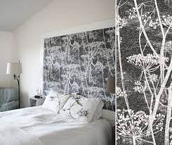 au fil des couleurs une tete de lit avec du papier peint pour une chambre tete de lit papier peint deco chambre parentale tete de lit papier peint