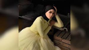 Single ini merupakan ciptaan siti nordiana sendiri manakala liriknya ditulis. Siti Nordiana Jadi Pengarah Video Muzik