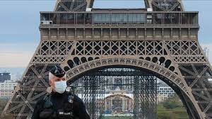 Ces derniers jours, les parisiens ont pu profiter des rayons du soleil. France Covid 19 Numbers Take Another Dip