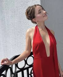 Kaitlyn Dever - Lemmy NSFW