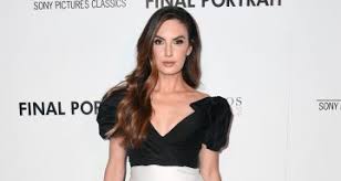 Elizabeth chambers was born on 18th of august 1982 in san antonio, texas, united states. Elizabeth Chambers Wiki Armie Hammer S Wife Has The Recipe For Having It All Then Some
