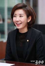 눈이 펑펑 내리는 임진각 망향제(望鄕祭)에서 탄생한 실향민 애창곡. í•œêµ­ë‹¹ ì²« ì—¬ì„± ì›ë‚´ëŒ€í'œ ë‚˜ê²½ì› ì„ ì¶œ ìƒë³´ ë¨¸ë‹ˆíˆ¬ë°ì´