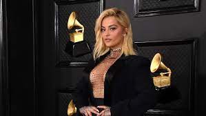 Bebe rexha was in a more playful mood over the weekend when she filmed a hilarious tiktok video by her pool. Bebe Rexha Grogi Jelang Debut Di Layar Lebar