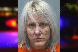 Sarah Poe's Instagram, Twitter & Facebook