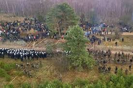 Hundreds of Migrants Gather at Belarus-Poland Border