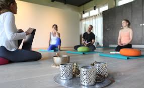 This morning i'll take you through a 10 minute morning hatha yoga class themed around the element of earth. Yoga Elements Yogaplattform Am Zurichsee