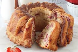 La ciambella con le fragole è un dolce soffice e profumato con l'aggiunta di fragole fresche direttamente nell'impasto prima di essere cotto. Ciambella Senza Glutine Alle Fragole Con Nocciolata Fatta In Casa Delicious Breakfast