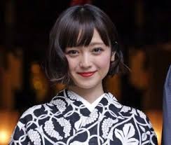 かわいい おしゃれまとめの人気アイデア pinterest ayame 2021 着物 髪型 ボブ 袴 髪型 ボブ 結婚式 ヘアスタイル ダウン