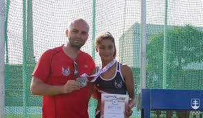 Annamária horváthová (first on the left) has become the indoor silver medalist in slovakia in the older female pupils category. Cela Krajina Ju Spoznala Vdaka Behu V Balerinkach Annamaria Sa Teraz Stala Majsterkou Slovenska Slovensky Olympijsky Tim