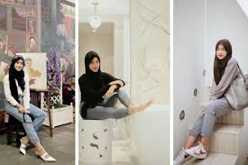 Di bawah ini akan disajikan refrensi gaya foto selebgram indonesia yang terlengkap dan anti mati gaya. 10 Style Hijab Ala Selebgram Shireen Millennial Wajib Coba