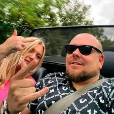 How do I resolve issues with sideloaded apps not opening