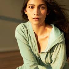 Might we add we loooooved him! @ishaankhatter this one's for the fairy  tales. . #zoom #zoomtv #ishaankhattar #aviraajsingh #theroyals #series  #webseries #royality