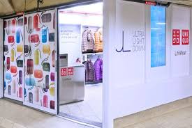 Uniqlo Subway Pop Up Shop Peddles Jackets To Commuters Pop Up Stores Pop Up Shop Uniqlo