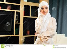 We did not find results for: Schone Islamische Frau Im Traditionellen Hochzeitskleid Zu Hause Stockfoto Bild Von Kultur Glaube 89152110