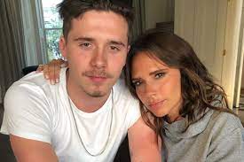 Brooklyn beckham and zoe kravitz both recently got their ears pierced at a branch of claire's accessories. Brooklyn Beckhams Freundin Sieht Aus Wie Mama Victoria Gala De