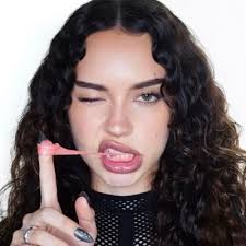 dani. lara. manon. this trio will always fry me no matter the context,  comedians are lucky they don't do bits