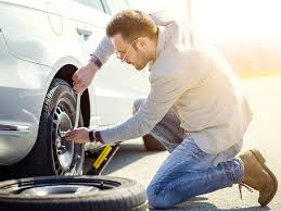 How To Change A Flat Tire Step By Step Instructions Reader S Digest