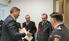 2 la data de 1 decembrie 2018 se conferă semnul onorific în serviciul patriei pentru 20 ani de activitate în domeniile apărării, ordinii publice şi securităţii. Local 13 Pompieri BotoÈ™Äƒneni Au Primit Semnul Onorific In Serviciul Patriei Foto Gazeta De BotoÈ™ani Gazetabt Ro Stiri Botosani Politica Botosani Sport Botosani Evenimente Botosani Anunturi Gratuite Botosani Muzica Botosani