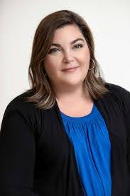 Courtney Emerson's Instagram, Twitter & Facebook