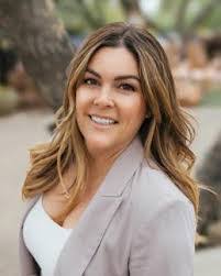 Dani Brady's Instagram, Twitter & Facebook