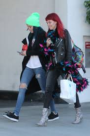 Let our friendly team of expert stylists help you shine! Bella Thorne Exiting A Hair Salon Make Up Free With Sister Dani Thorne Los Angeles 1 16 2017 Celebmafia