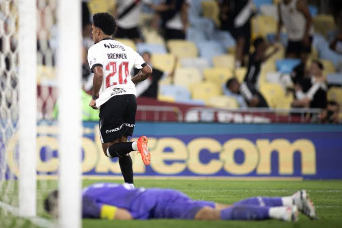 Brenner brilha, Vasco detona o Fluminense e avan&ccedil;a na Copa do Brasil - News R10 Score