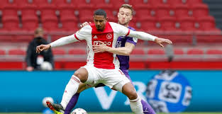 Erik ten hag stoomde op de zaterdagtraining zijn manschappen klaar voor het duel met fc groningen. 8ae6 Mydegt0om