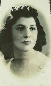 GRACIELA PADILLA QUESADA Nació en Alajuela el 2-2-1919 Padre Jorge Padilla  González Hijo del Dr. Mariano Padilla (guatemalteco) y de Teodora González  Madre Angélica Quesada Soto Hija de Antolino Quesada y de