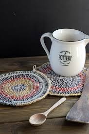 Die strickliesel verfügt über vier krampen aus korrosionsfreiem stahldraht, an denen die maschen gebildet werden. Diy Topflappen Aus Strickliesel Schnur Hakeln Green Bird Diy Mode Deko Und Interieur