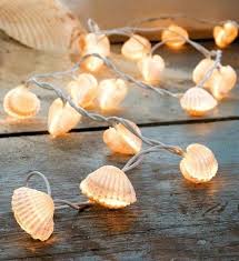 Que Faire Avec Des Coquillages 60 Photos Et Tutoriels Captivants Deco Romantique Guirlande Coquillage Decoration Romantique