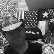 Recorded by jiffylou and snipercowboy on smule. Hunting Fishing And Loving Everyday Song Lyrics And Music By Luke Bryan Arranged By Graes B4 On Smule Social Singing App