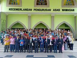 The jempol district administration area includes 5 mukims (subdistricts) namely serting ilir, jelai, kuala jempol, rompin and serting ulu. Pejabat Daerah Dan Tanah Jempol Sesi Suai Kenal Dan Ramah Mesra Warga Kerja Pejabat Daerah Bersama Ahli Anggota Majlis Pengurusan Komuniti Kampung Mpkk Peringkat Daerah Jempol