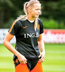 Verdediger anouk dekker liep een fikse hoofdwond op tegen belgië, maar speelde de oranje leeuwin de wedstrijd uit. Anouk Dekker On Twitter Back In Holland With The National Team Oranjevrouwen The Sun Is Bright Though Samensterk