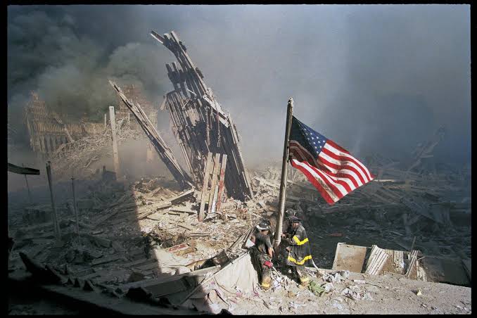 A Lesser-Known Photo of an Iconic 9/11 Moment Brings Shades of Gray to the Day's Memory