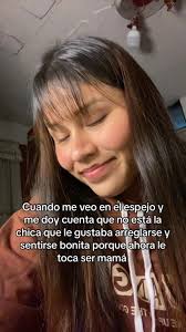 La Chica Que Se Refleja En El Espejo