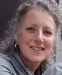 Carolyn Wren's Instagram, Twitter & Facebook