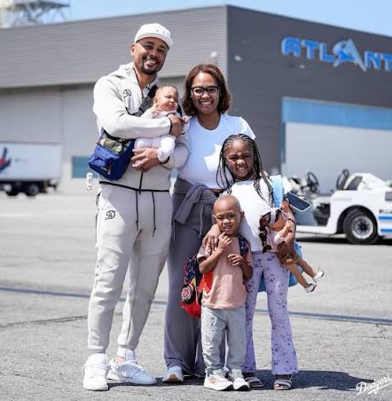 Mookie Betts y su bella familia acompañándolo en gira con los Dodgers ⚾️💙