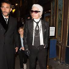 Fendi Prepare Un Defile Hommage A Karl Lagerfeld Fendi Idees De Mode Karl Lagerfeld