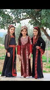 Palestinian Girls Wearing Traditional Palestinian Dresses From Farah Gazan Traditional Dresses Palestinian Costumes Arabic Clothing
