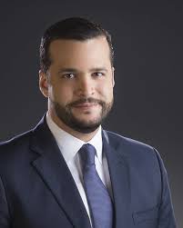 El dirigente político y comunicador Alberto Tavárez, quien aspiró a la  senaduría por el Partido Revolucionario Moderno (PRM) en Monte Plata, va  rumbo a la Dirección Política de la Fuerza del Pueblo (