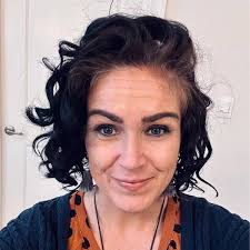 Keri Eldridge's Instagram, Twitter & Facebook