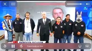 Eduardo bolsonaro exalta sikêra junior e compartilha ataque rasteiro a caetano veloso. Sikera Junior Homenageia Bolsonaro Com Membro Da Equipe Fantasiado De Jumento