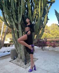 Records in 2014 and released her eponymous debut album in 2017. Dua Lipa On Twitter Jonny La Gente Esta Muy Loca